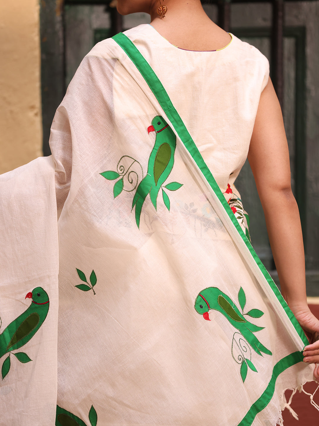 Tia Pakhi Applique Saree